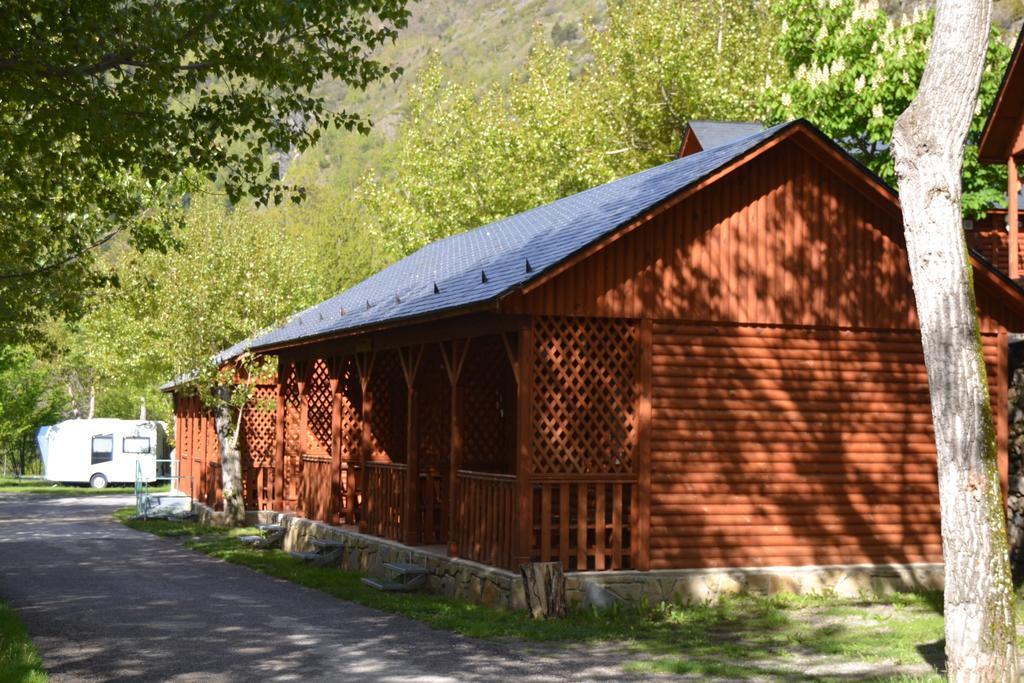 Camping Aneto Бенаск Стая снимка